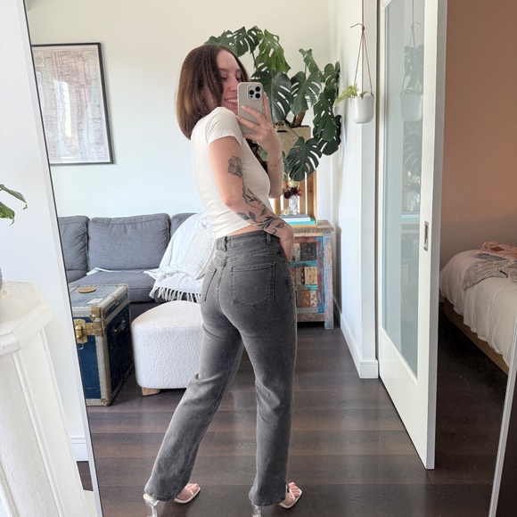 FITJEANS Women's Straight Leg Jeans in Dark Gray - Picture 5 of 11